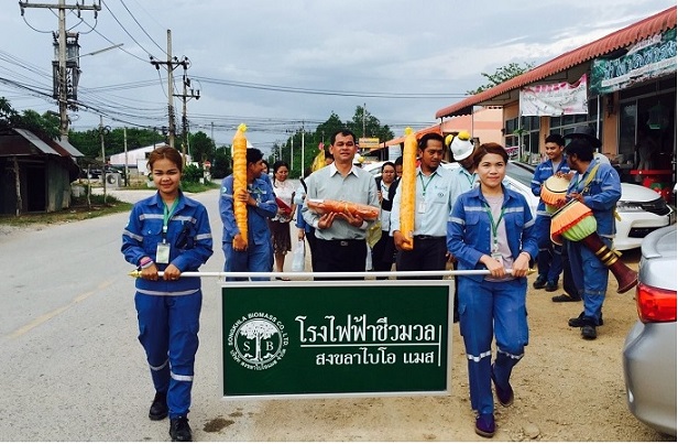 แห่เทียนพรรษา เพื่อถวายให้แก่ วัดขุนตัดหวาย ประจำปี 2559