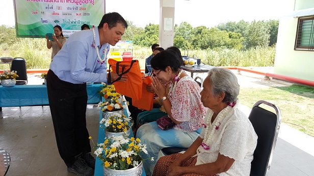 โครงการรดน้ำดำหัวผู้สูงอายุ ประจำปี 2559