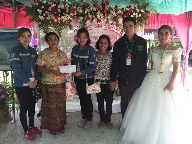 ร่วมแสดงความยินดีและมอบเงินในงานมงคลสมรส